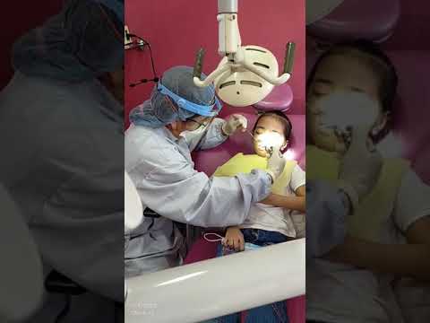 Video: Paano Ihanda Ang Iyong Anak Para Sa Kanilang Unang Pagbisita Sa Dentista