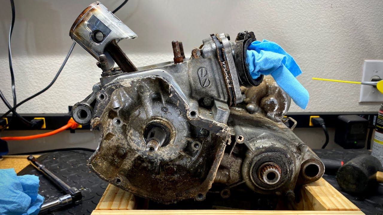CR125 Engine Rebuild - Teardown - YouTube