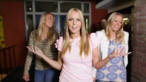 Thumbnail of Monique Smit en Tim Douwsma - Eén Zomeravond Met Jou (Officiële video)