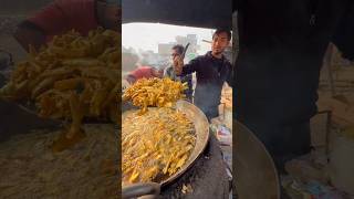 Hardworking Men selling Crispy Spinach Potato Fries 😍 Street Style Recipe #shorts #explore #trending