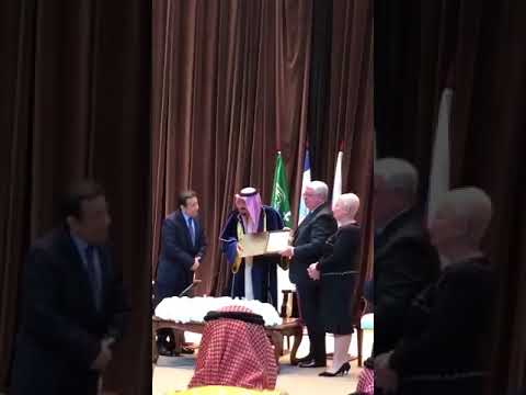 أخبار الخليج منح العاهل السعودي شهادة دكتواره فخرية