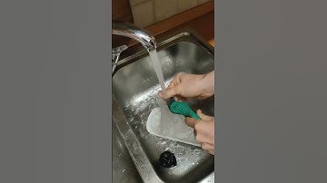 Removing rust from shears with vinegar