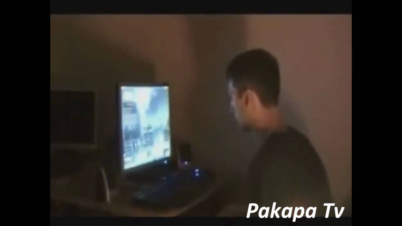 Голая играет за компьютером. Психов за компьютером топ 10. Дети психи из за компьютера. Подборка психов за компьютерами. Псих школьник за компом.