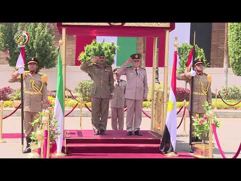 القائد العام للقوات المسلحة ورئيس أركان حرب القوات المسلحة يلتقيان رئيس الأركان العامة للجيش الكويتى
