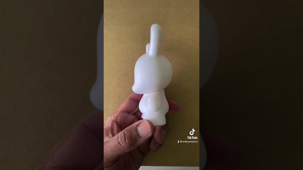 ART TOYS 🥇 Bases de vinyl blanco a la venta para custom vinyl toys 2021 