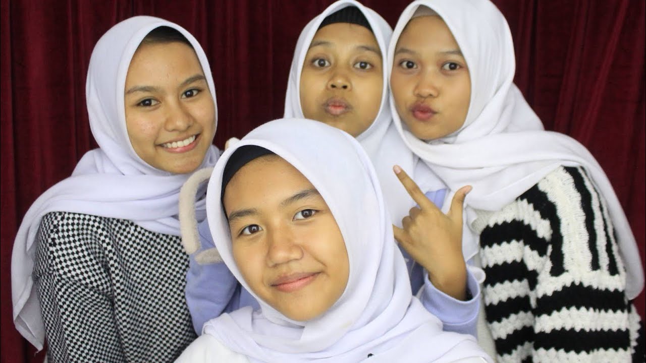 TUGAS KELOMPOK TENTANG TEKS NEGOSIASI YANG BERJUDUL 