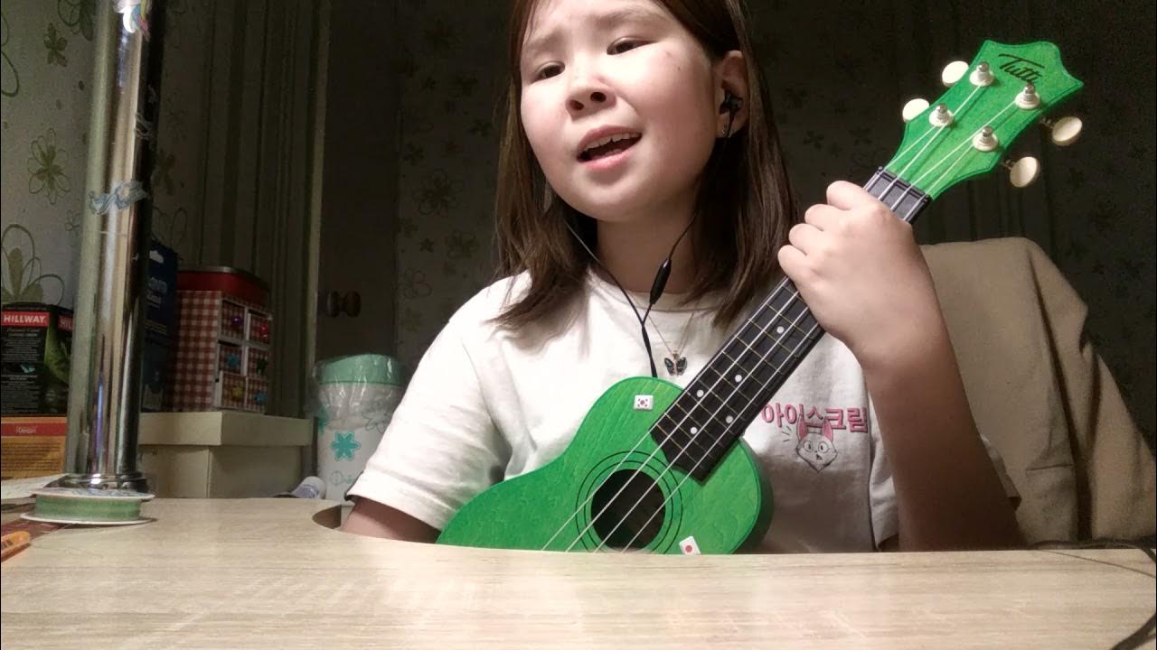 Гитара алёны швец. Швец девочка с гитарой. Девочка с гитарой алена швец. Гитаристы алены швец. Альбом алёны швец мелкая с гитарой.