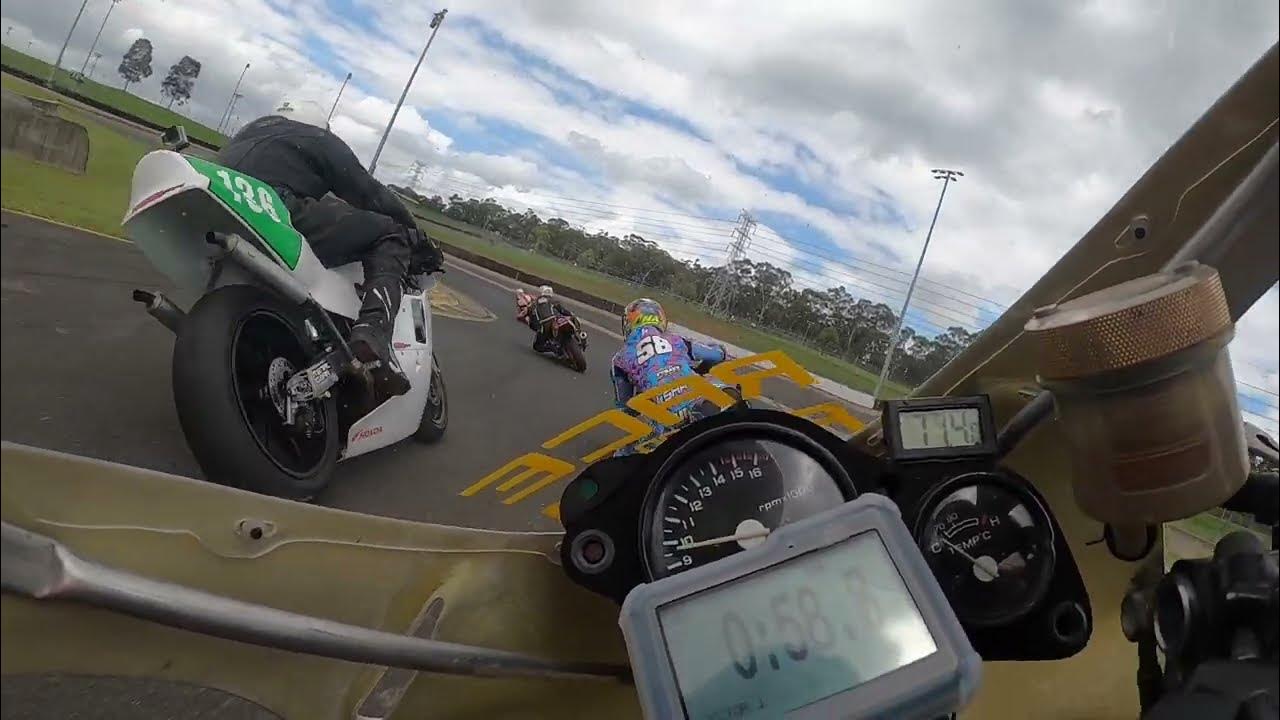 Race 3. Festival of Speed Sydney Motorsport Park .Honda VFR 400 YouTube