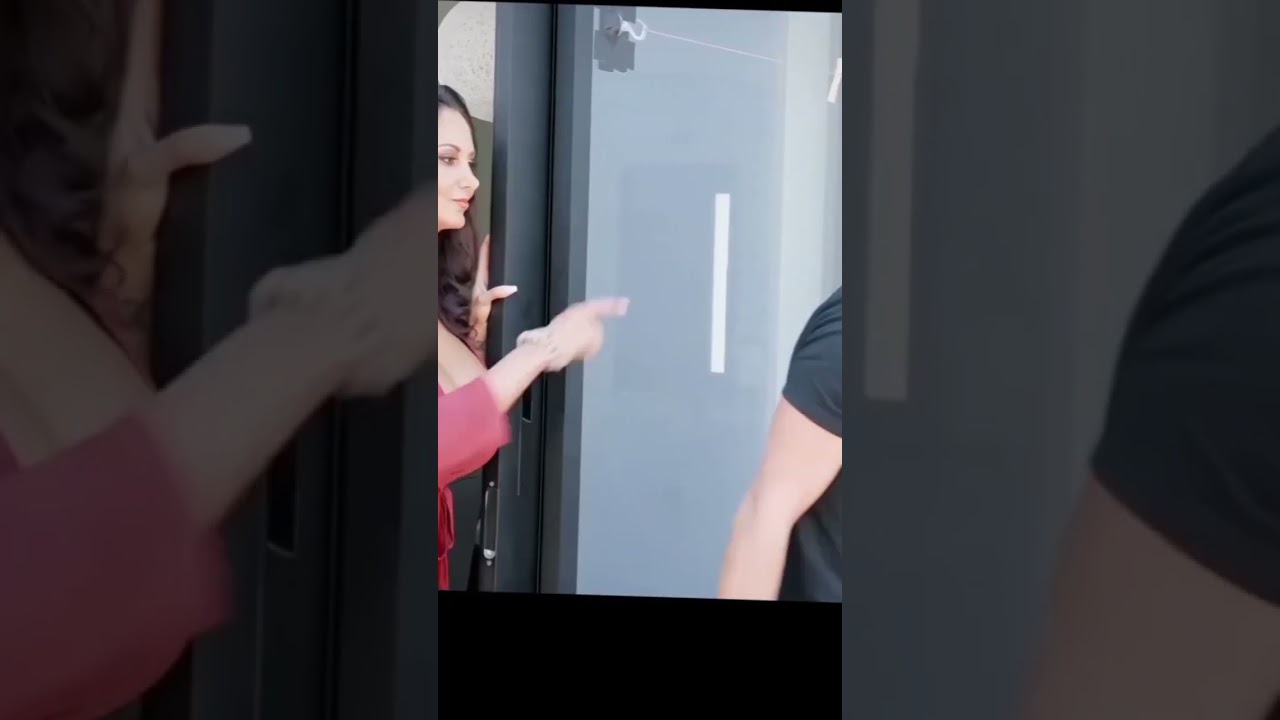 ⁣stepmom young actress #srx#porn#actor #stepsister #stepmother #jonnysing