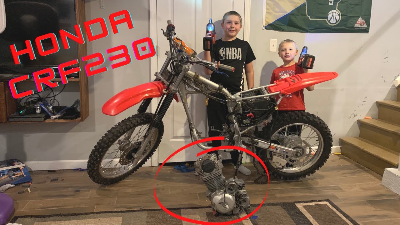 Child's Play!!  Dirt Bike Engine Removal - Splitting Cases - Transmission Repair