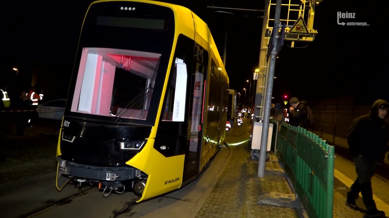 Abladen der Neuen Tina Straßenbahn in Gera-Zwötzen durch die Firma Stadler