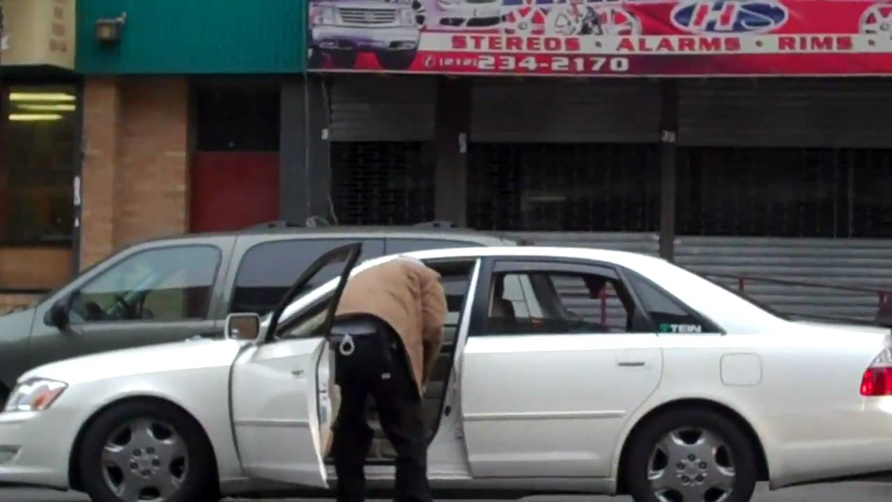 NYPD in Harlem - Why are they searching in his car? - YouTube