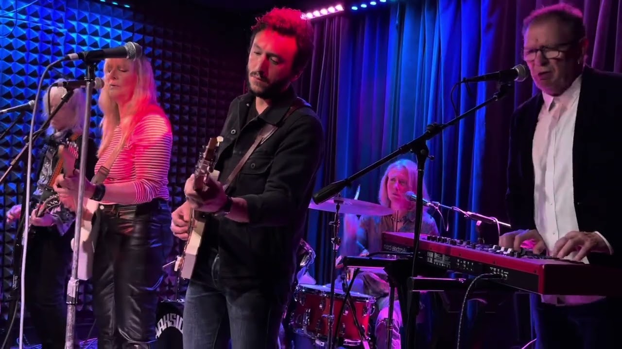 Girl With a Hawk, “No One Like You,” Parkside Lounge, NYC, 10/18/2025