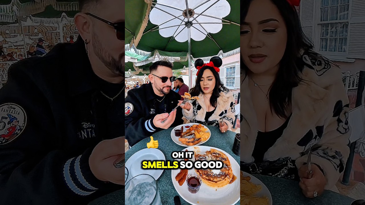 THESE PANCAKES WERE FIRE!#gingerbreadpancakes #disney #disneyland #disneyfood