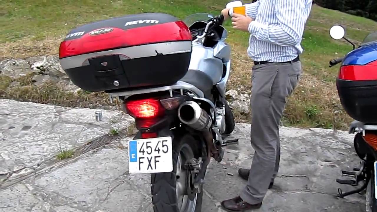 Devil Racer Exhaust in a Honda Varadero 125 - YouTube