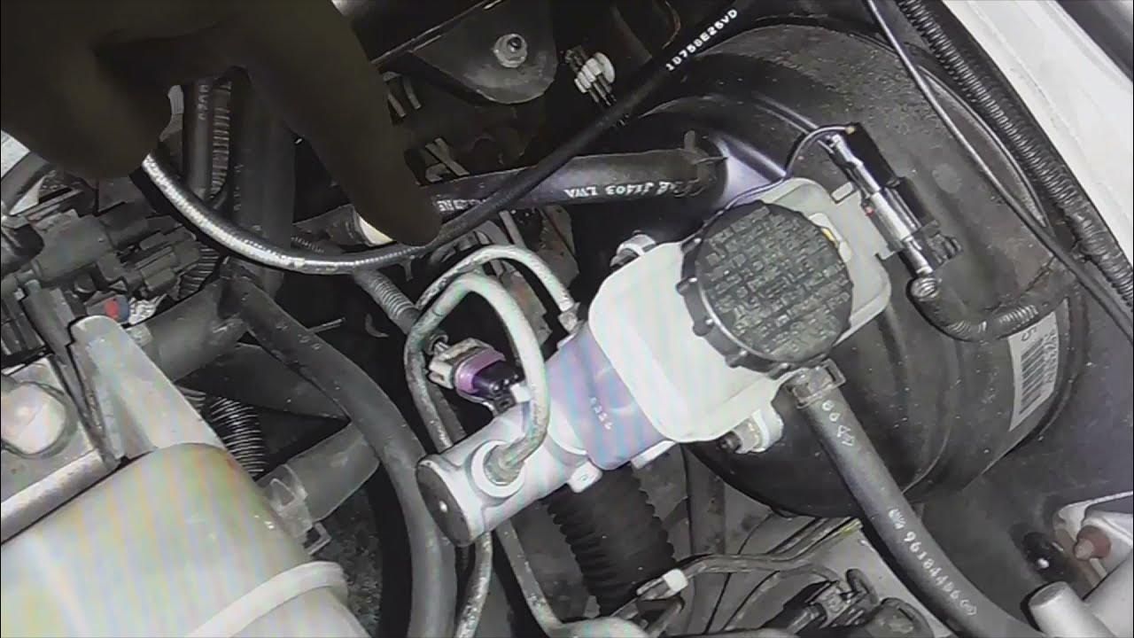 Aus diesem Grund wird das BREMSPEDAL beim Bremsen mit ausgeschaltetem Motor hart. ERLÄUTERUNG