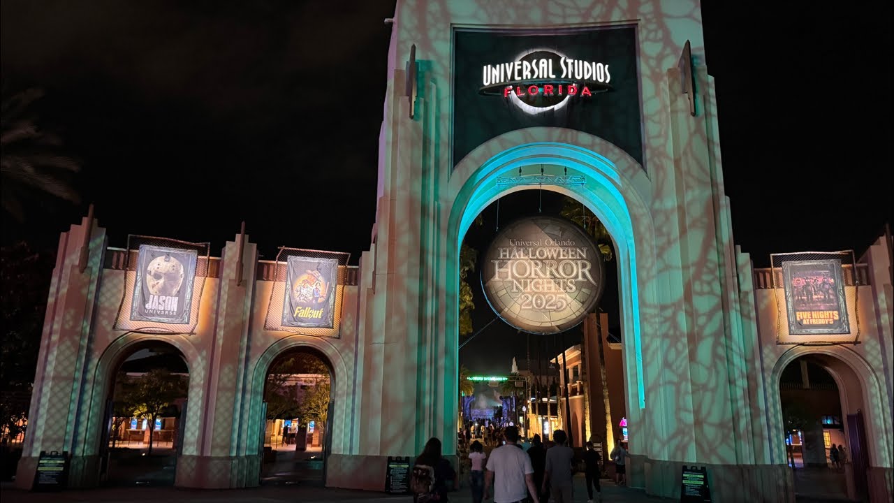 🔴 LIVE from Halloween Horror Nights - Saturday Night at HHN at Universal Studios Orlando