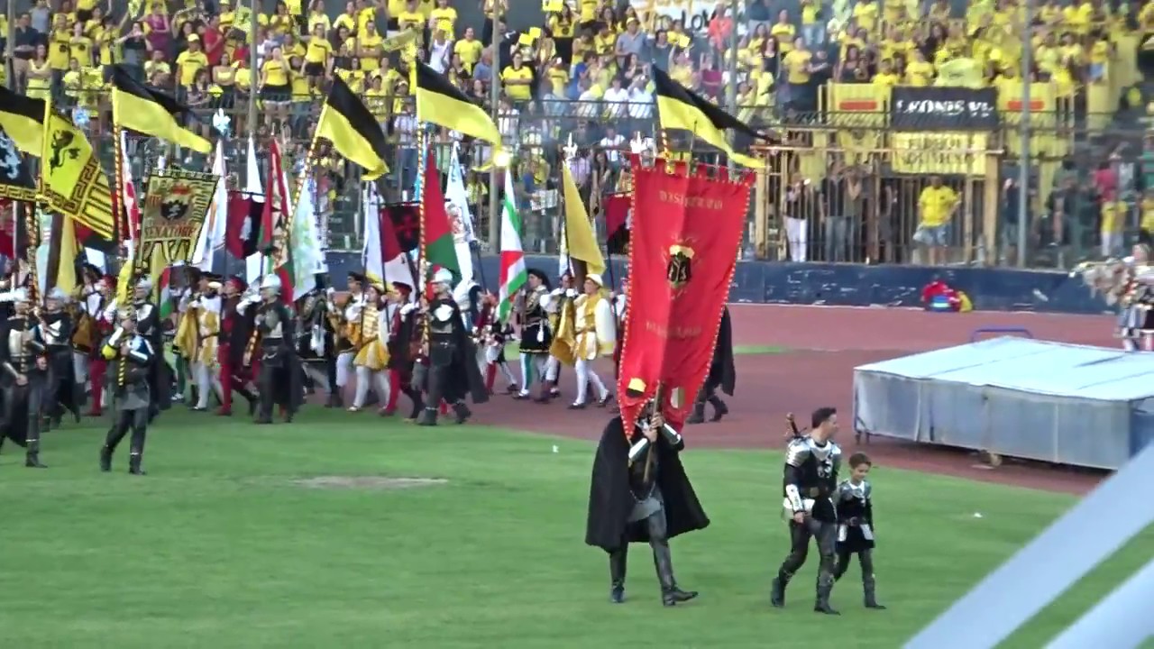 Disfida dei trombonieri 2018 a Cava de' Tirreni, Salerno.