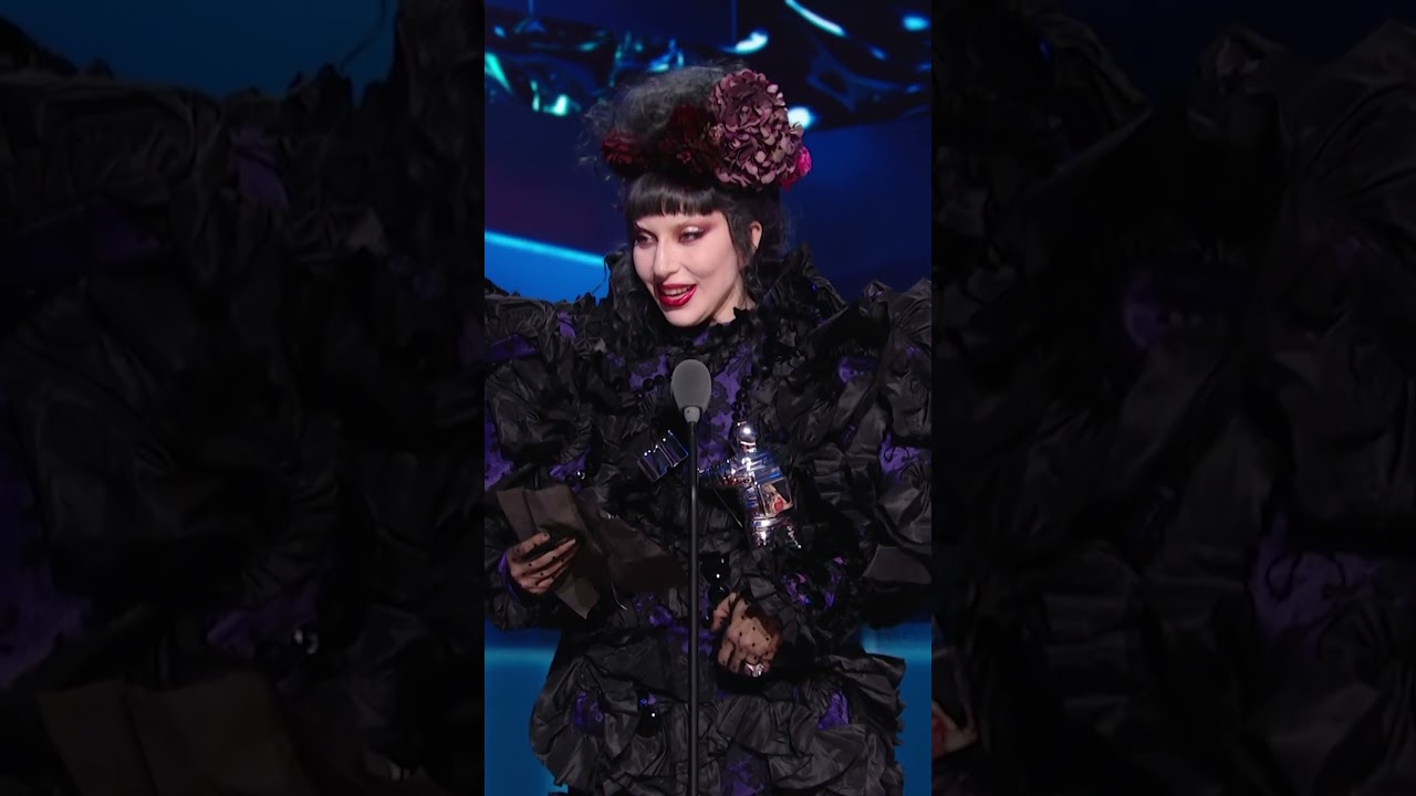 ARTISTA DEL AÑO (y de mi corazón): @LADYGAGA 🖤🏆 