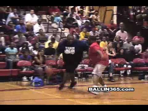 Streetball legend Escalade battles defender with m...