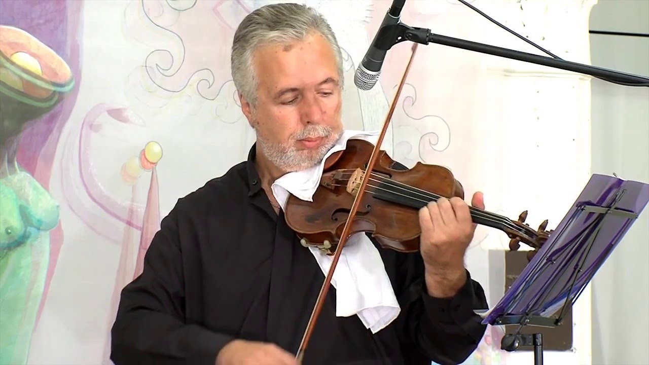 \"Из окон корочкой\". Исполняет Семен Чудновский. - YouTube