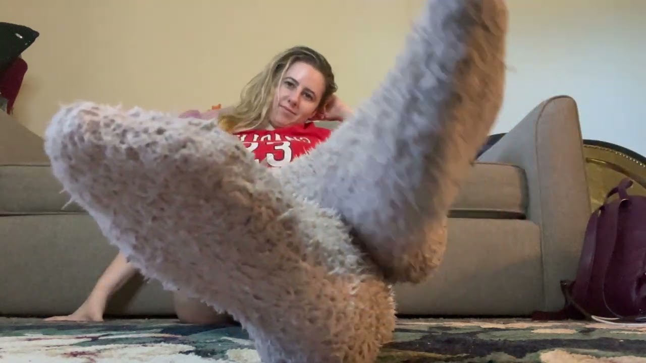 FUZZY SOCKS UP CLOSE | HEAR THAT SOUND