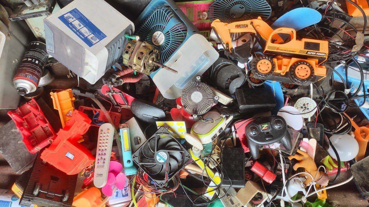 how to make awesome ideas from scrap / breaking and opening toys /dcmotor fan / bluetooth speaker