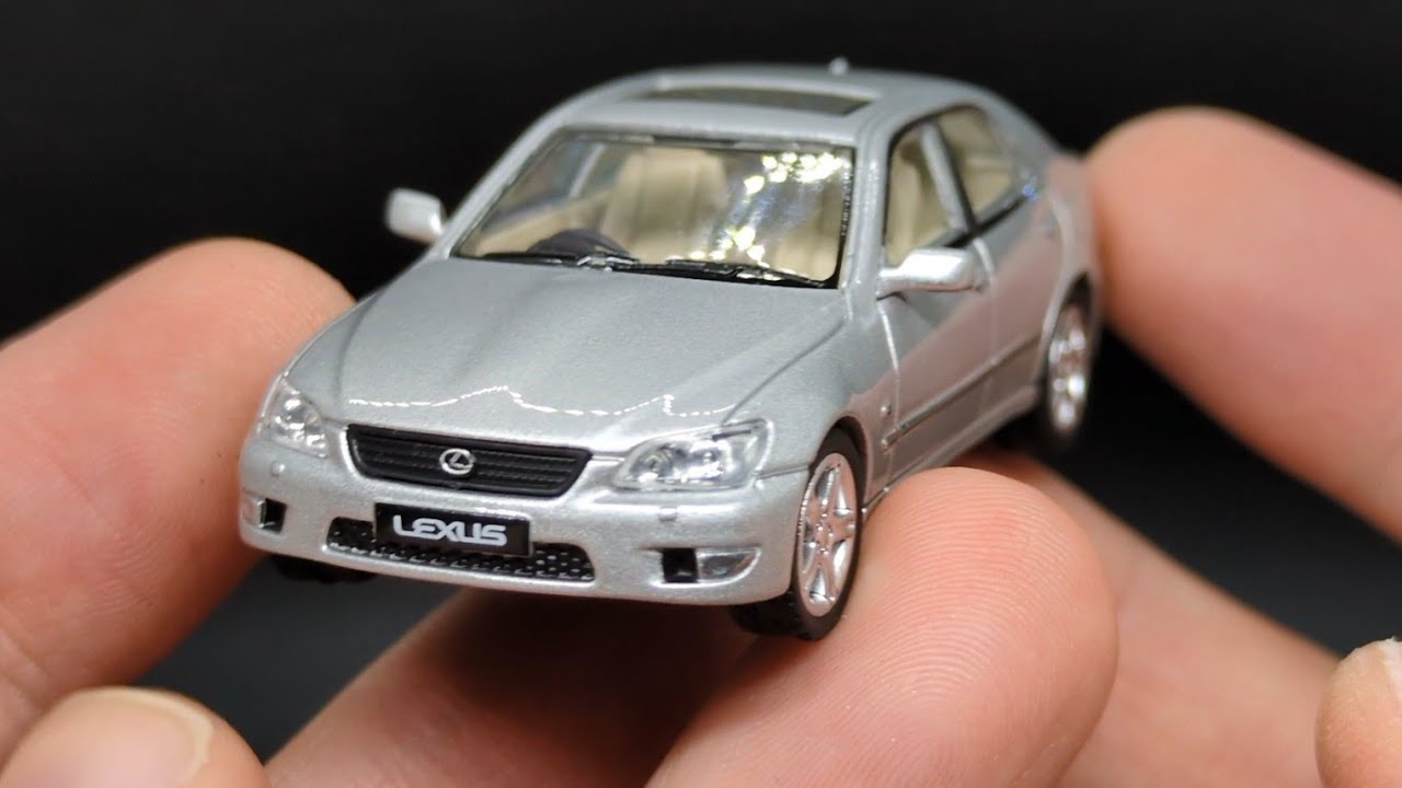 レクサス IS 300　1/43ミニカー　シルバー系　ケース付き　開封品 1/43 Kyosho Lexus IS300 Gray Dealer Official Model Car Diecast