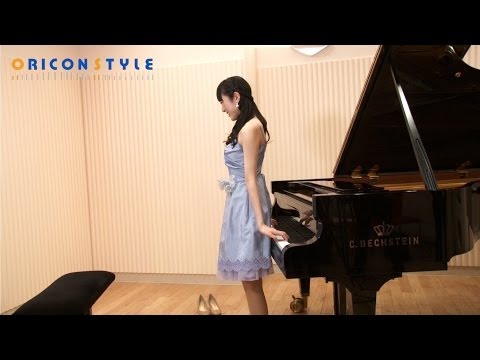 AKB松井咲子、ピアノ背面弾きを披露