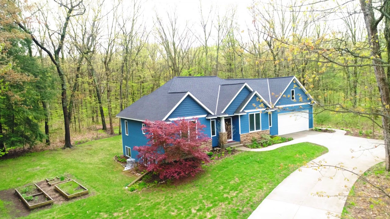 3171 Lighthouse Ct. Saugatuck MI 49453 | Liz Engle 616-836-7171