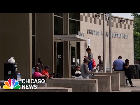 Migrants in Chicago: Hundreds of migrants prepare to move into Gage Park fieldhouse