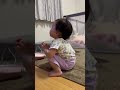 ジャニーズに見惚れる1歳児隠し撮りしたらバレたwww