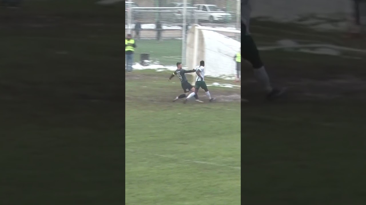 Unbelievable miss from 2 meter with an open goal by Abdulfatai! 