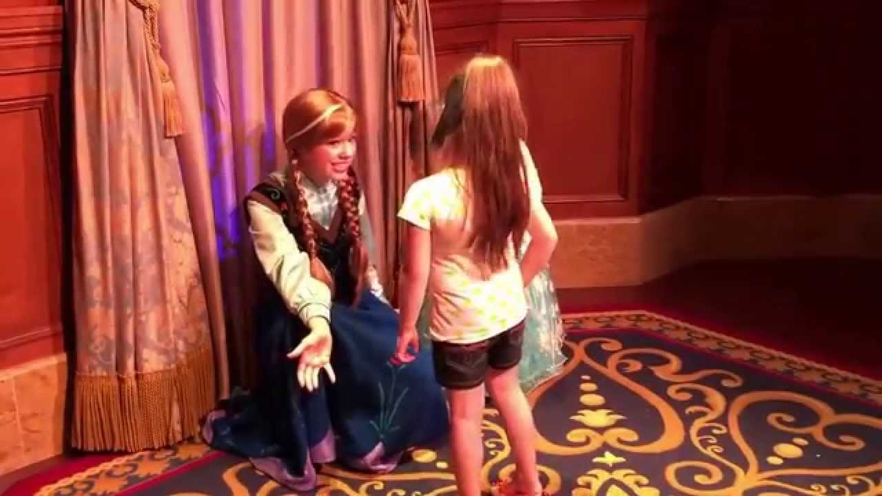 Meeting Anna & Elsa at Walt Disney World