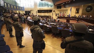 Nayib Bukele irrumpe con militares armados en el Congreso salvadoreño