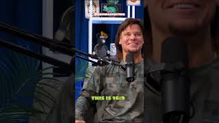 Theo Von and Lainey Wilson discuss her going viral