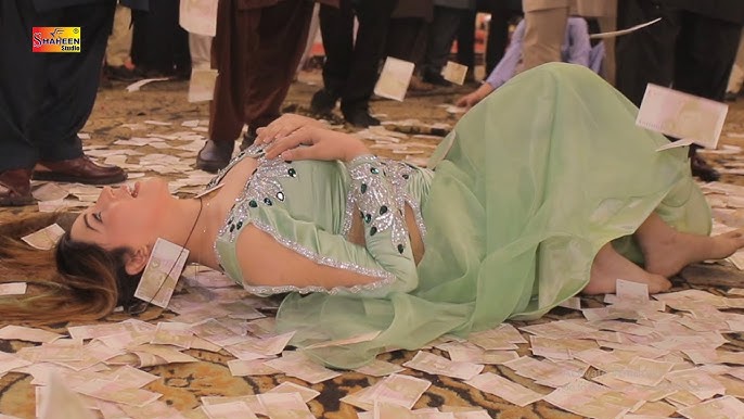 Pari Paro | New Bollywood Mujra Dance 2021 | #Shaheen_Studio - YouTube