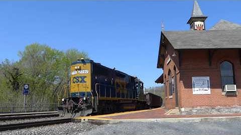 CSX B023 runs long hood forward in Point of Rocks