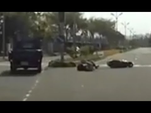 【車禍影片】 三噸半駕駛違規逆向撞機車（2023.02.08 新竹縣竹北市文興路與自強三路口