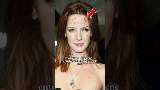 Sais-tu pourquoi la frange épaisse de Kelly Reilly a toujours la forme d’un triangle rectangle?