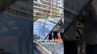 Begini proses kaca dibawa ke gedung pencakar langit #kacagedung #gedungpencakarlangit