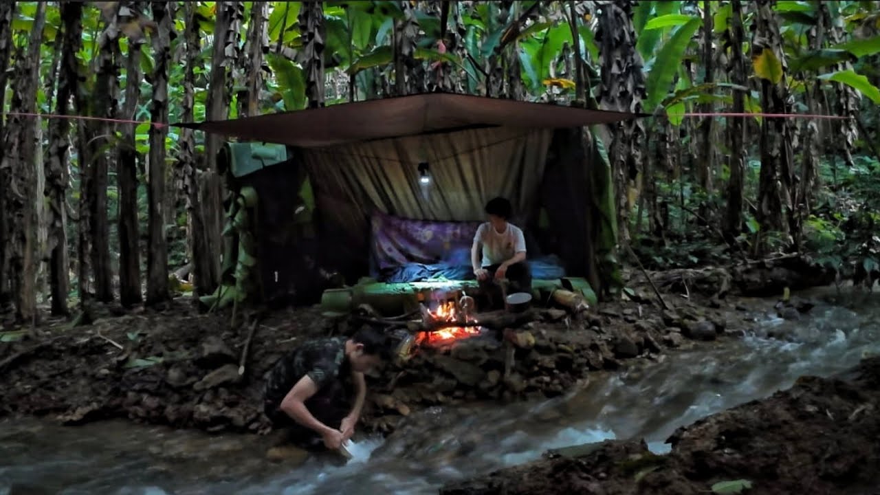 เข้าป่าใช้ต้นกล้วยสร้างที่พักชั่วคราว ข้างริมลำธาร นอน 1คืน ในป่ากล้วยที่เงียบสงบมากๆ [#ไอซ์เดินป่า]