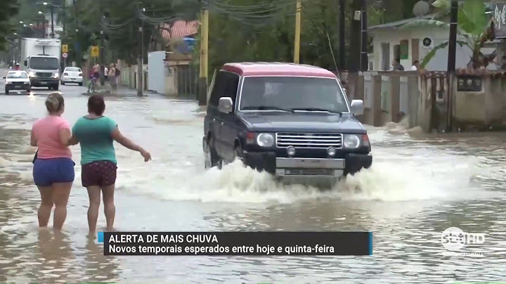 Forte chuva deixa ruas alagadas e Joinville