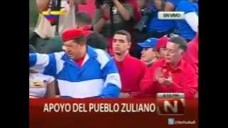 Chávez: PEPAZO en el OJO. CÁMARA LENTA.
Hugo Chávez: PEPAZO en toel OJO, en caravana Maracaibo. Chávez: PEPAZO en el OJO. CÁMARA LENTA.