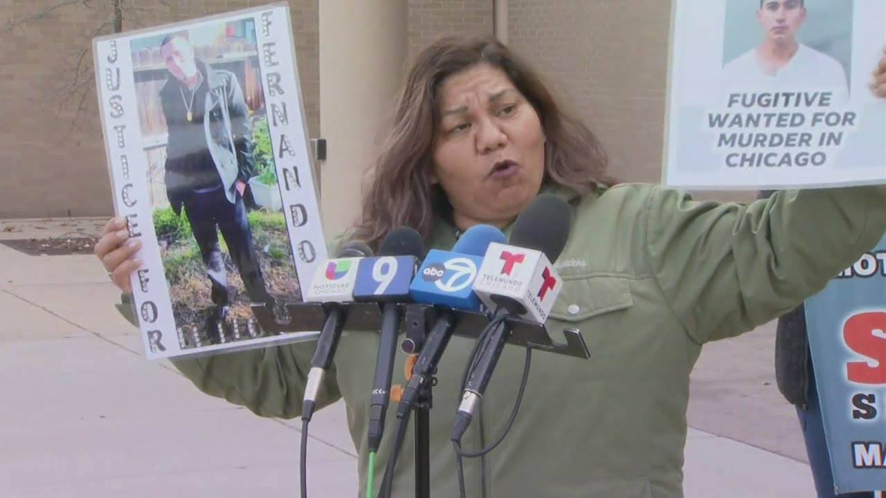 Little Village residents want CPD to investigate unsolved cases - YouTube