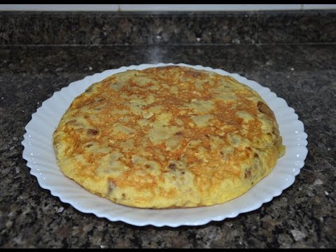 Испанская картофельная тортилья (Tortilla de patatas). Испанская кухня.