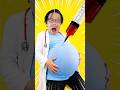 何が生まれる?妊婦の医者vs巨大注射 #funny #comedy