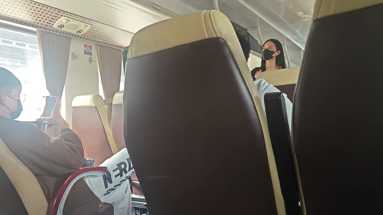 Vlog 3:đi tàu SE22(toa tàu chất lượng cao)từ ga Sài Gòn tới ga Dĩ An(gặp tàu chở hàng tại ga Dĩ An)