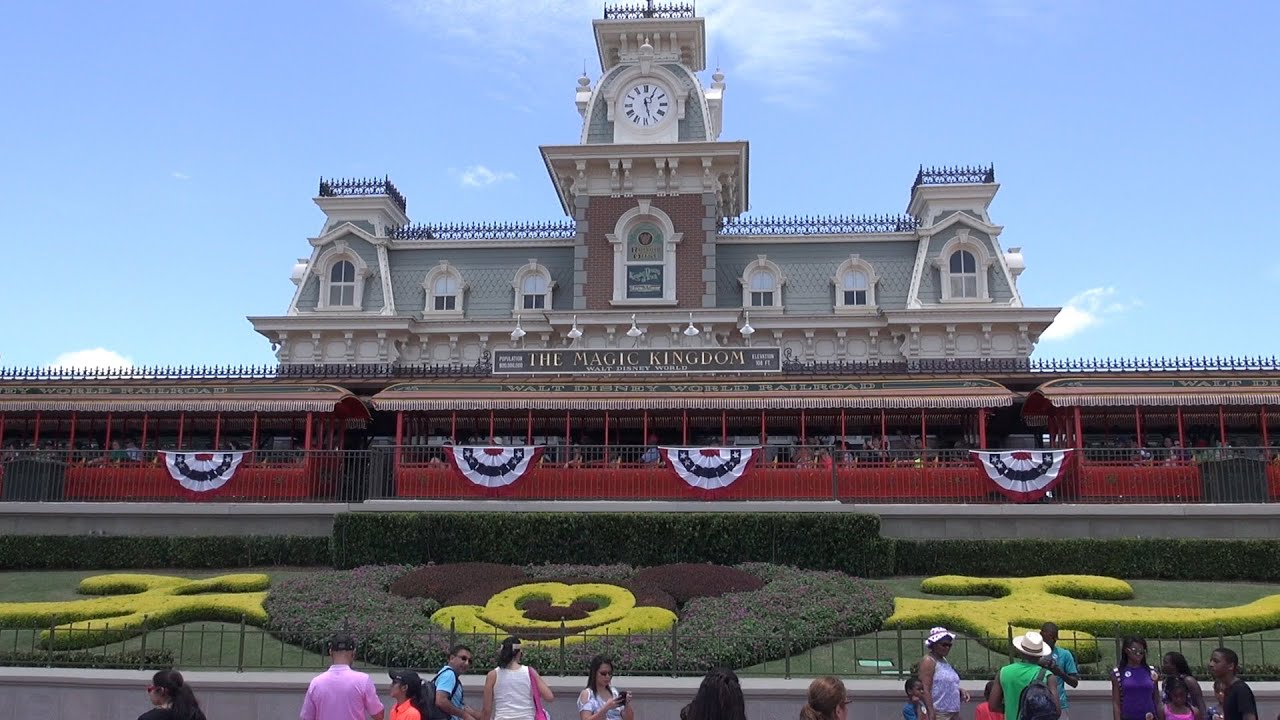 manatee animal medicine MouseSteps Weekly #152 Magic Kingdom; Joffrey's Tea Traders; Disneyland, Swimming w/ Manatees