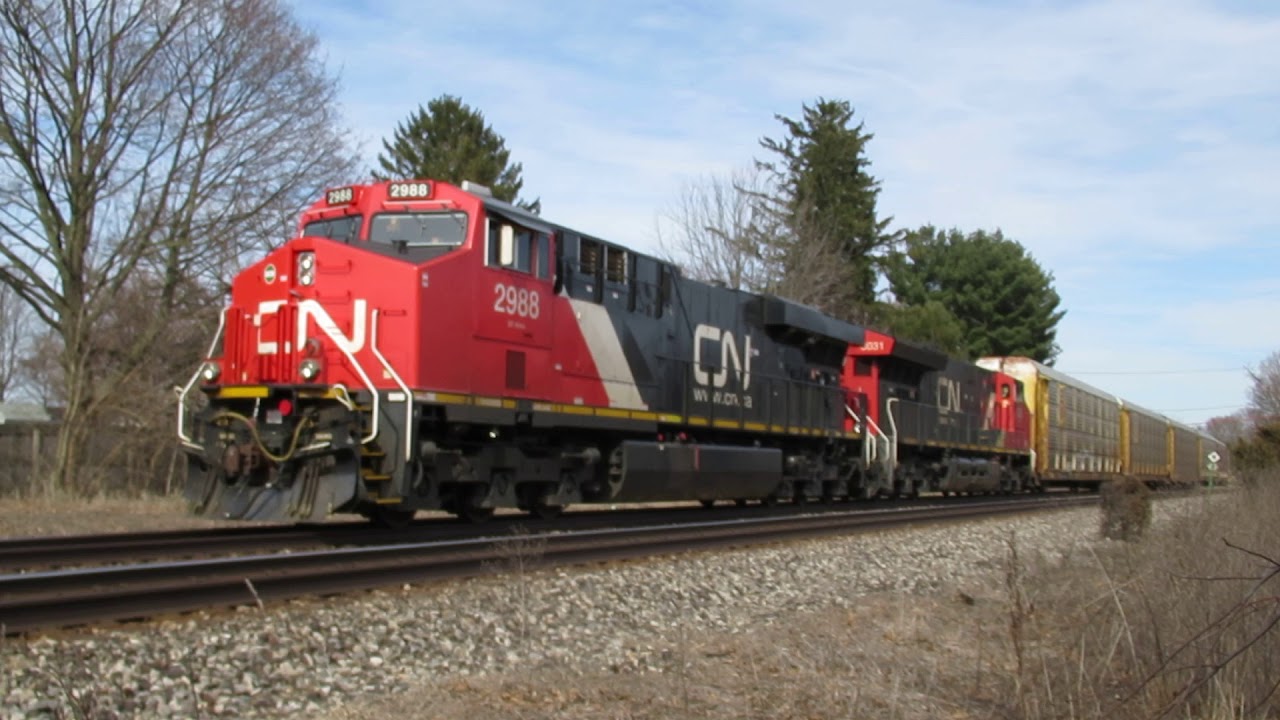 GE Evolution Series CN 2988, 3031 are idiling while the brake air line is being repaired